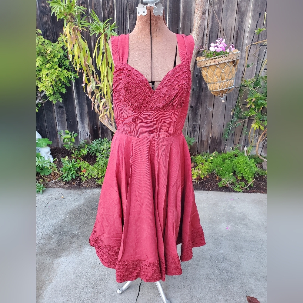 Elegant Red Sleeveless Dress